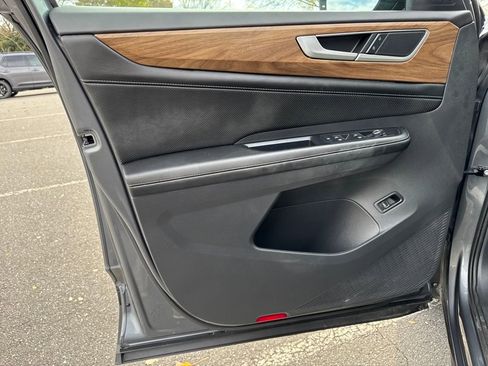 Used 2024 Volkswagen Atlas SE image 10