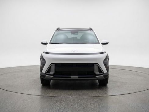 Used 2025 Hyundai Kona SEL FWD image 2