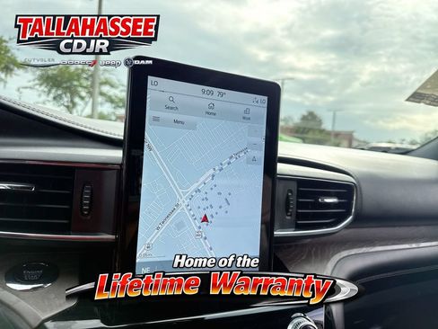 Used 2023 Ford Explorer Platinum w/ Technology Package AWD/4WD image 26