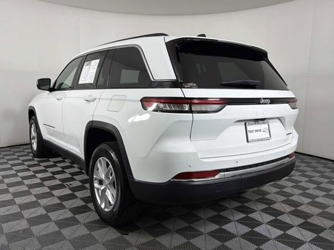 Used 2023 Jeep Grand Cherokee Laredo RWD image 4