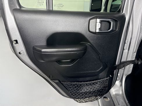 Used 2018 Jeep Wrangler Unlimited Sport S image 26