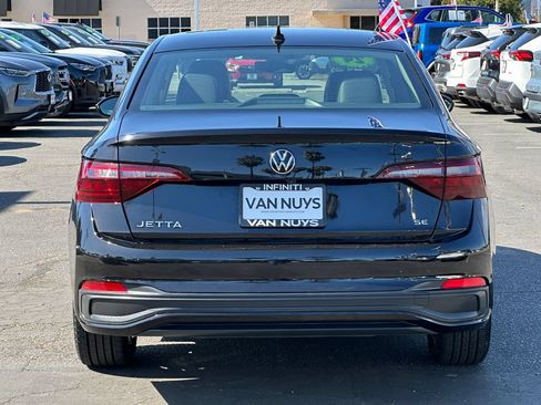 Used 2024 Volkswagen Jetta SE FWD image 6