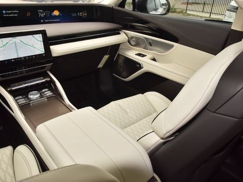 New 2026 Lincoln Nautilus Black Label AWD/4WD image 17