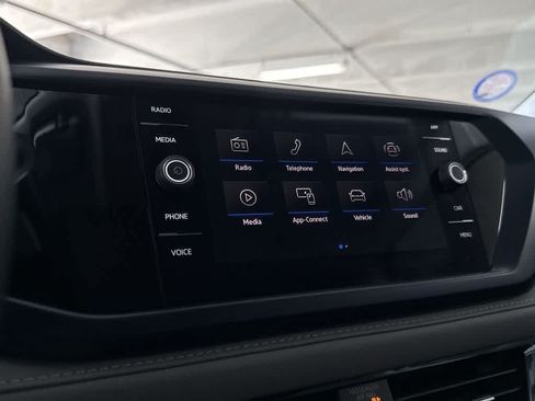 Certified 2024 Volkswagen Taos SE FWD image 17