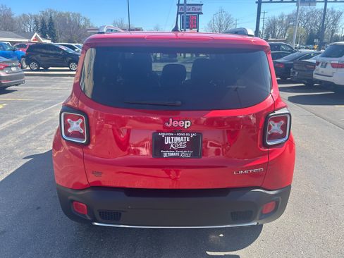 Used 2016 Jeep Renegade Limited image 2