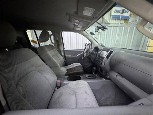 Used 2021 Nissan Frontier SV image 2