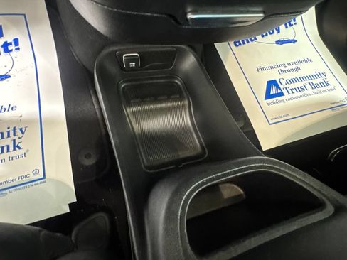 Used 2025 Chrysler Pacifica Select FWD image 16