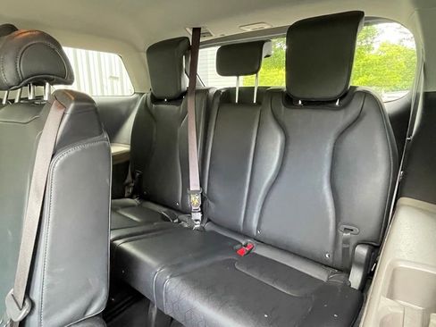 Used 2025 Kia Carnival FWD image 26