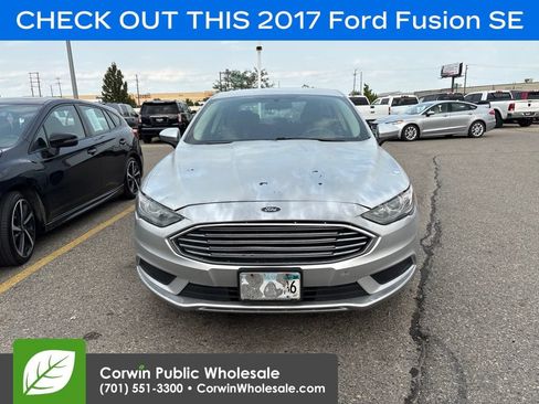 Used 2017 Ford Fusion SE FWD image 1