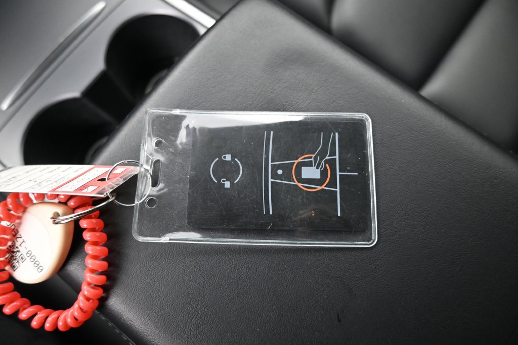 Used 2024 Tesla Model Y 2WD image 10