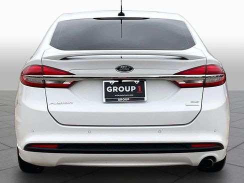 Used 2017 Ford Fusion SE w/ Equipment Group 201A FWD image 5
