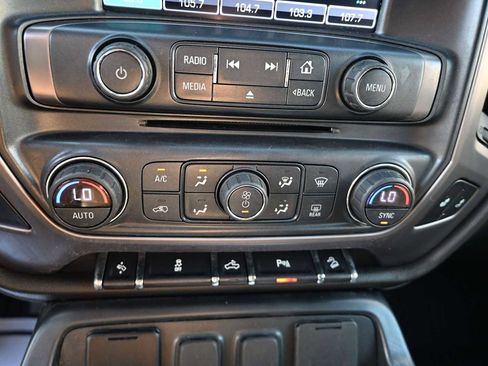 Used 2018 GMC Sierra 2500 SLT w/ All Terrain HD Package AWD/4WD image 23
