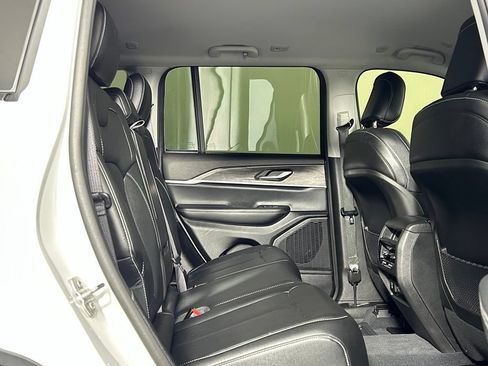 Used 2023 Jeep Grand Cherokee Limited AWD/4WD image 13
