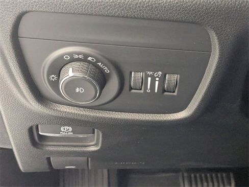 Used 2023 Jeep Grand Cherokee L Limited w/ Luxury Tech Group II image 15