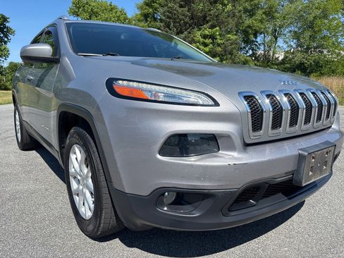 Used 2017 Jeep Cherokee Latitude AWD/4WD image 7