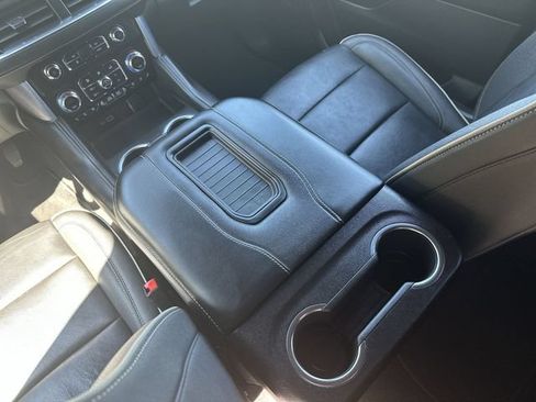 Used 2024 GMC Yukon SLT AWD/4WD image 25