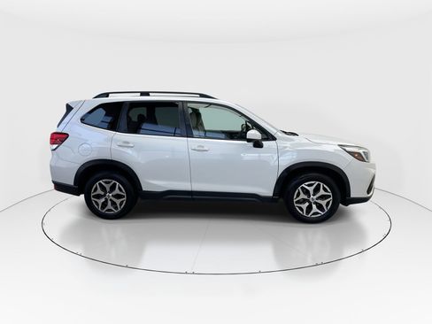 Used 2021 Subaru Forester Premium image 9