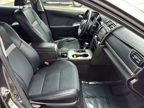 Used 2014 Toyota Camry SE w/ Moonroof Package FWD image 20