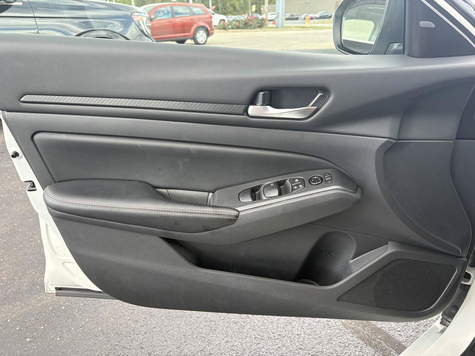 Used 2025 Nissan Altima 2.5 SV FWD image 5