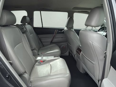 Used 2013 Toyota Highlander Limited FWD image 12