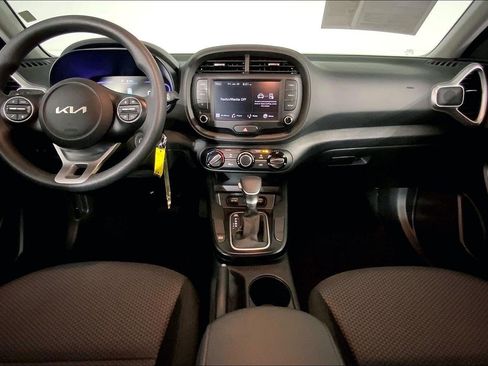 Certified 2025 Kia Soul LX w/ LX Technology Package FWD image 15
