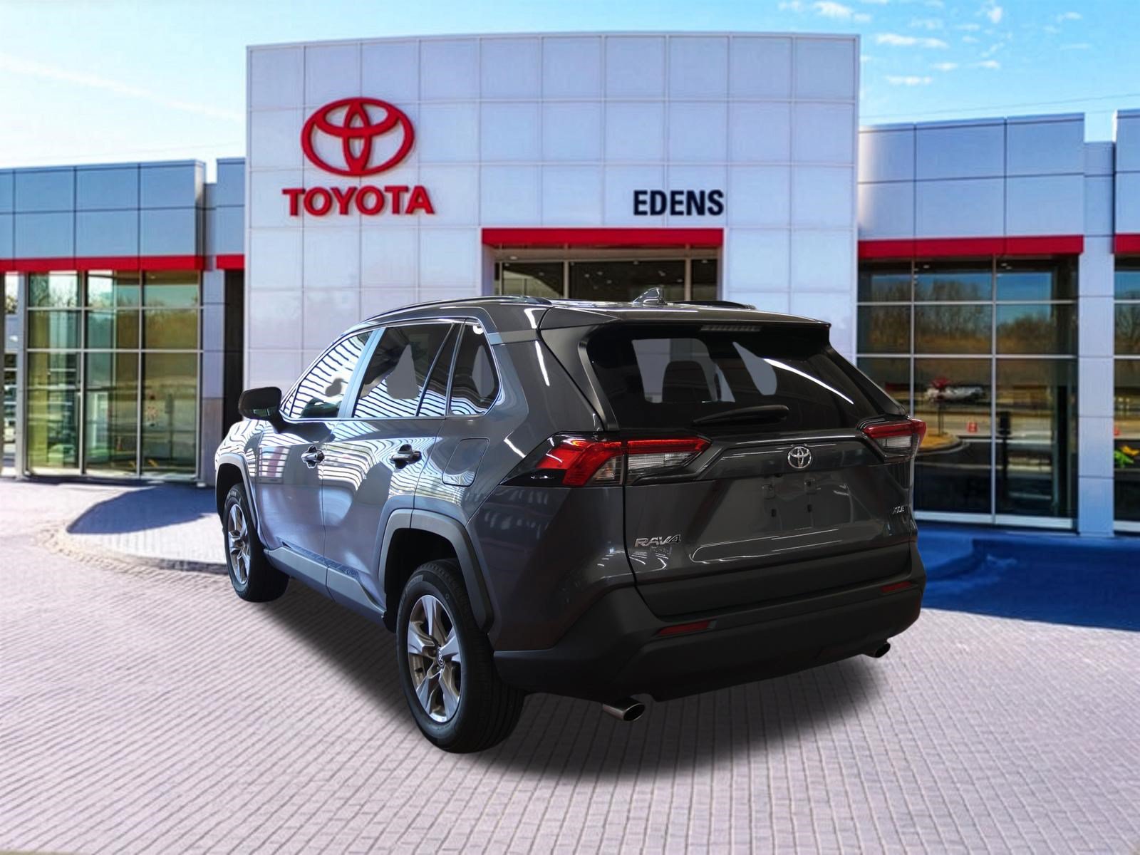 Used 2024 Toyota RAV4 XLE FWD image 7