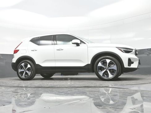 Used 2025 Volvo XC40 B5 Core AWD/4WD image 27