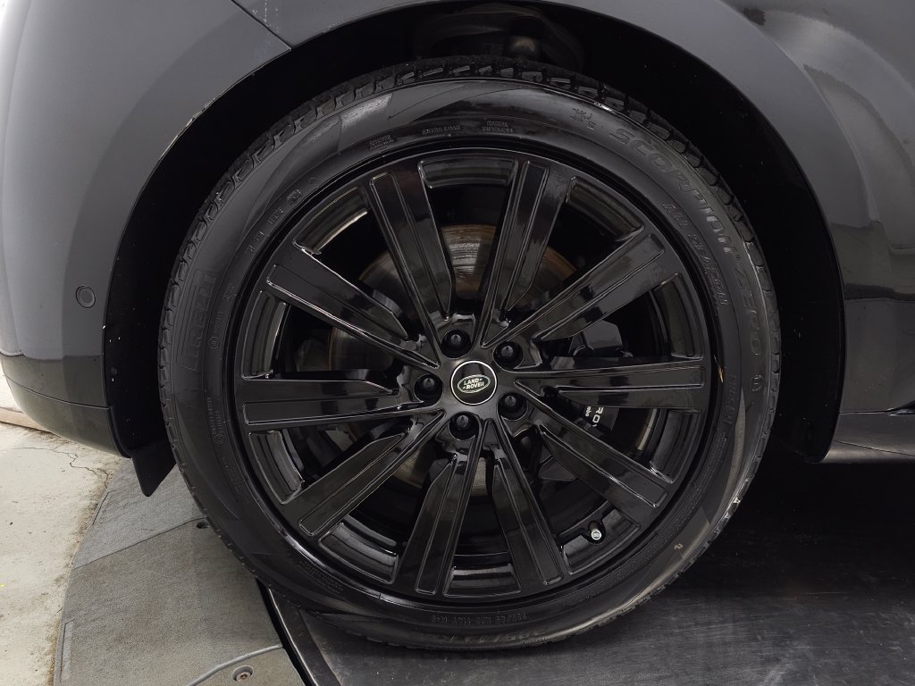 Certified 2025 Land Rover Range Rover Autobiography AWD/4WD image 13