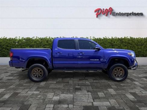 Used 2023 Toyota Tacoma SR5 w/ Technology Package AWD/4WD image 9