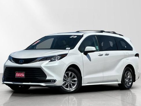 Used 2023 Toyota Sienna XLE w/ XLE Plus Package FWD image 1