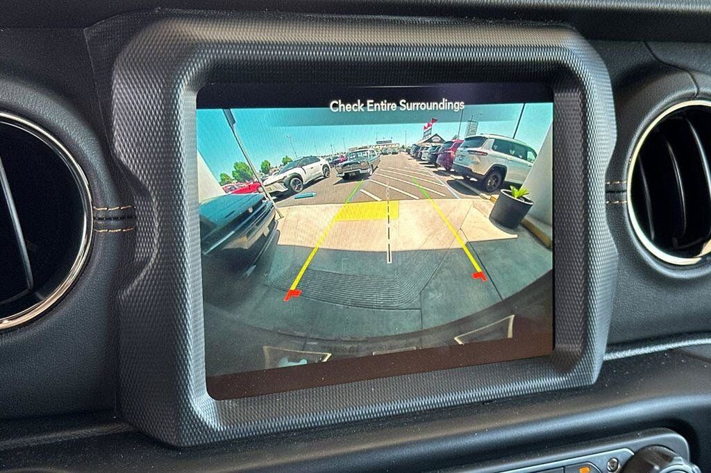 Used 2021 Jeep Wrangler Unlimited Sahara AWD/4WD image 20