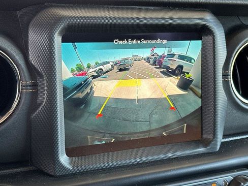 Used 2021 Jeep Wrangler Unlimited Sahara AWD/4WD image 20