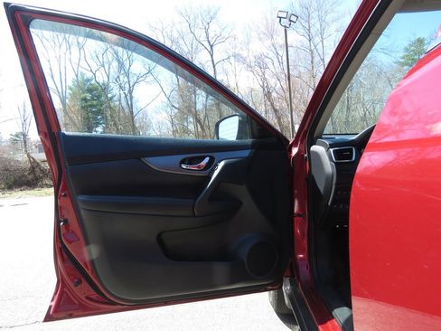 Used 2016 Nissan Rogue SV w/ SV Premium Package AWD/4WD image 9