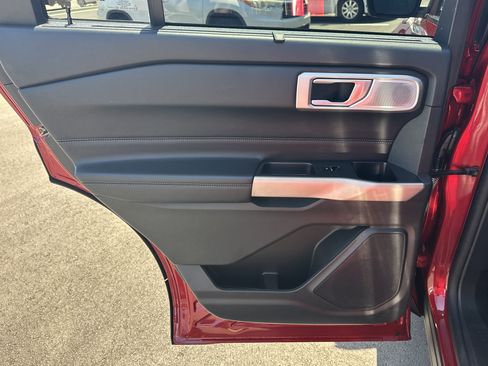 Used 2023 Ford Explorer Limited w/ Limited Technology Package RWD image 22