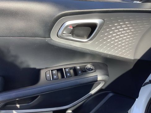 Used 2024 Kia Soul LX image 11