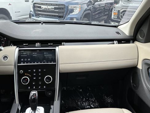 Used 2020 Land Rover Discovery Sport SE image 12