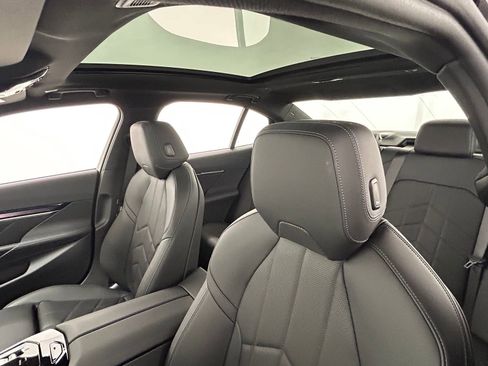 Used 2026 BMW 550e xDrive image 29