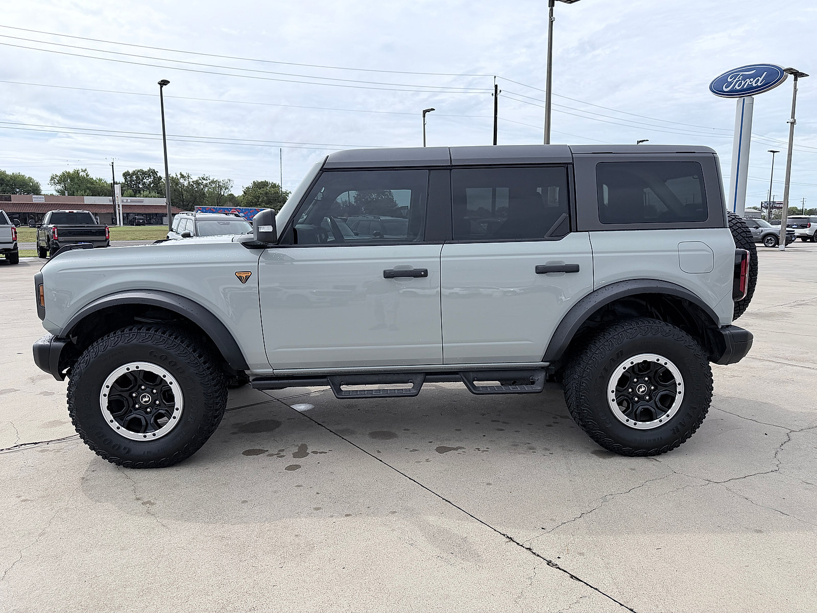 Used 2023 Ford Bronco Badlands AWD/4WD image 4