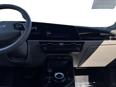 Used 2023 Kia Niro Wind w/ Wind Preserve Package FWD image 11