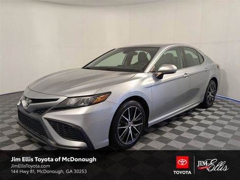 Certified 2022 Toyota Camry SE image 1
