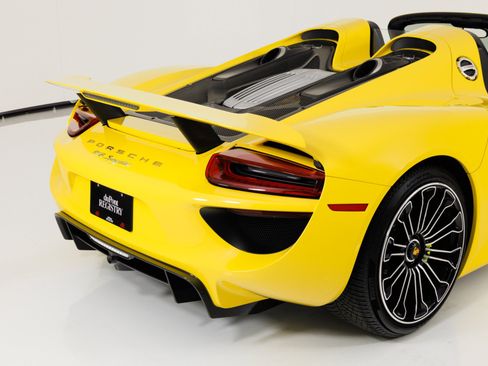 Used 2015 Porsche 918 Spyder AWD/4WD image 60