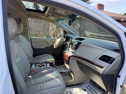 Used 2011 Toyota Sienna XLE AWD/4WD image 18