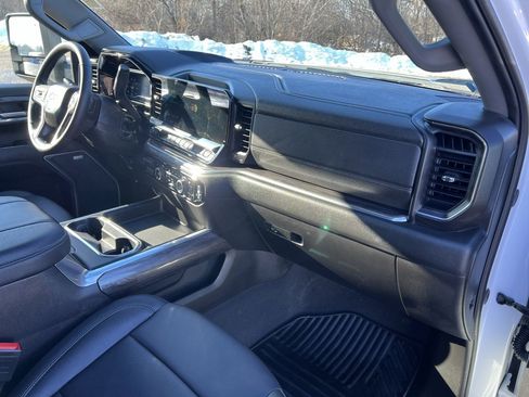 Used 2024 Chevrolet Silverado 2500 LTZ w/ LTZ Convenience Package image 7