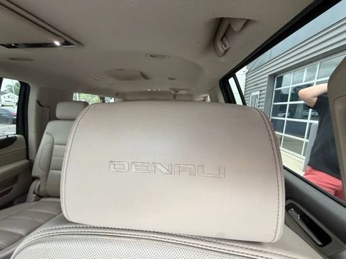 Used 2017 GMC Yukon XL Denali w/ Open Road Package AWD/4WD image 20