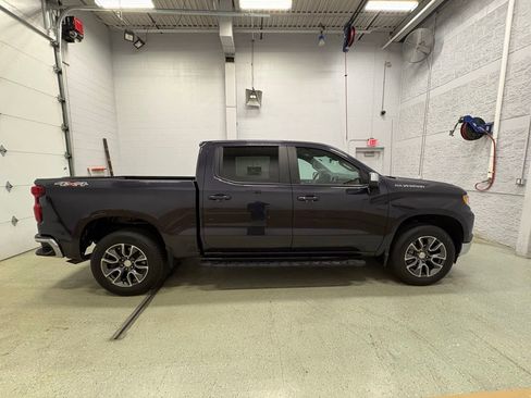 Used 2024 Chevrolet Silverado 1500 LT image 3