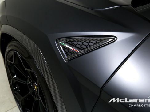 Used 2023 Lamborghini Urus Performante AWD/4WD image 39