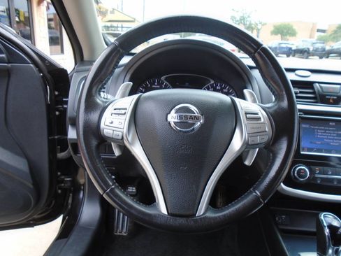 Used 2018 Nissan Altima 2.5 SR w/ SR Midnight Edition FWD image 15