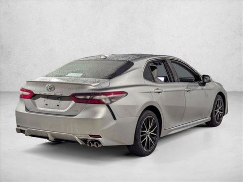 Used 2022 Toyota Camry SE image 4