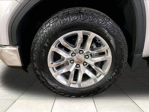Used 2021 GMC Sierra 1500 SLT w/ SLT Premium Plus Package AWD/4WD image 10