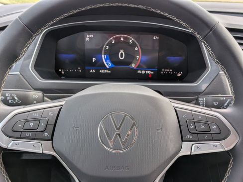 Used 2023 Volkswagen Tiguan SE FWD image 20